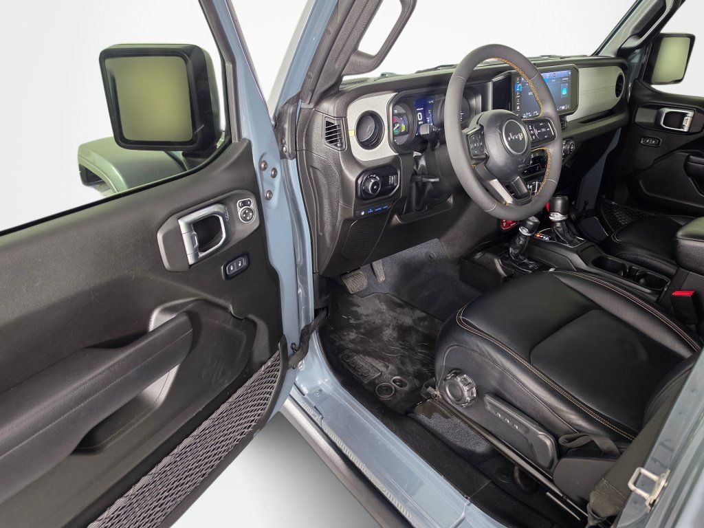Used 2024 Jeep Wrangler Unlimited AWD/4WD image 29