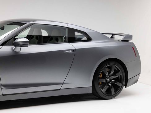 Used 2010 Nissan GT-R Premium AWD/4WD image 39