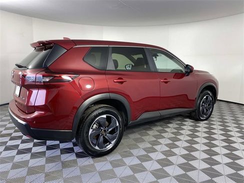 Used 2024 Nissan Rogue SV image 8