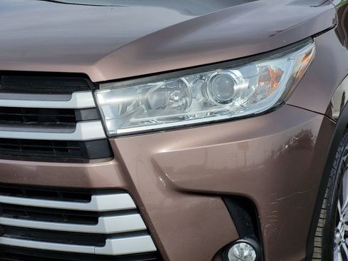 Used 2017 Toyota Highlander XLE AWD/4WD image 10