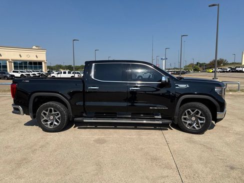 Used 2023 GMC Sierra 1500 SLT AWD/4WD image 17