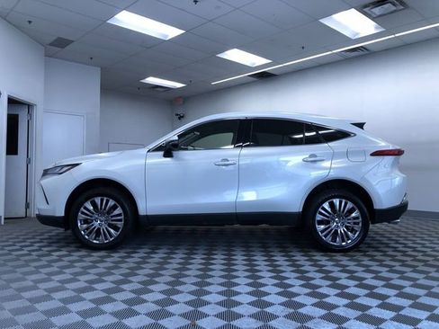 Certified 2022 Toyota Venza XLE image 13