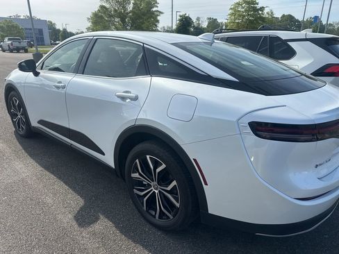 Used 2025 Toyota Crown XLE image 5