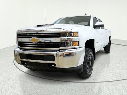 Used 2017 Chevrolet Silverado 2500 LT AWD/4WD image 2