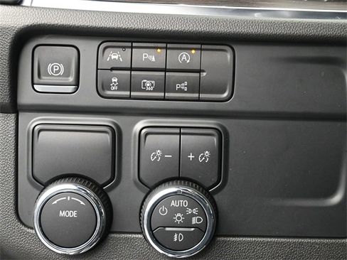 Used 2025 Chevrolet Tahoe LT w/ Comfort Package image 14