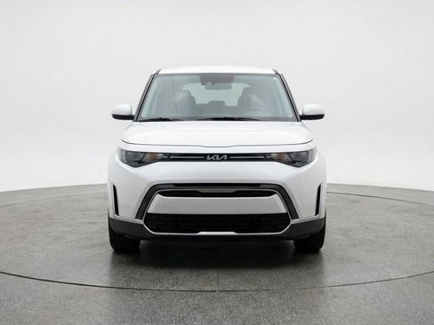 Used 2025 Kia Soul LX w/ LX Technology Package FWD image 2