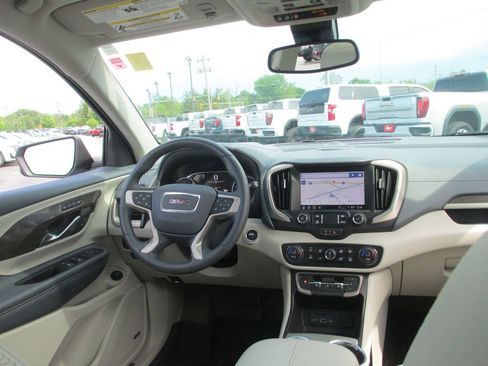Used 2024 GMC Terrain Denali w/ Denali Premium Package AWD/4WD image 27