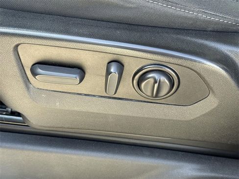 Used 2022 Chevrolet Silverado 1500 LT image 32