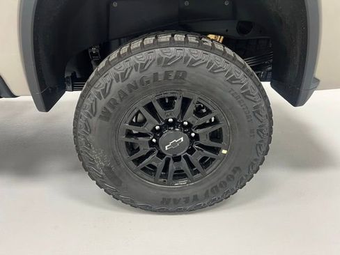 New 2026 Chevrolet Silverado 2500 ZR2 w/ LPO, Dark Essentials Package AWD/4WD image 5