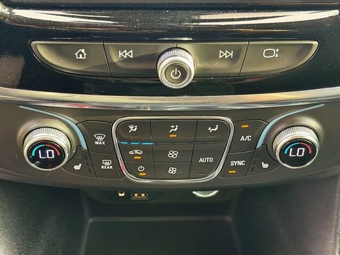 Used 2021 Chevrolet Traverse RS image 34