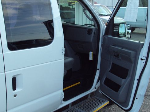 Used 2014 Ford E-250 and Econoline 250 E-250 Ext Handicap van , rear w/ Power Group image 23