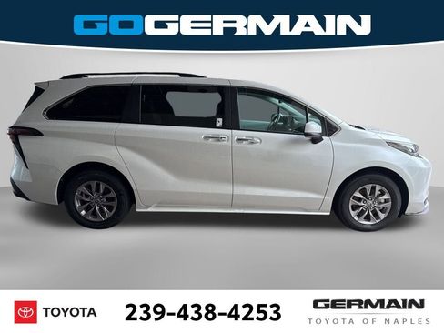 Used 2025 Toyota Sienna XLE image 9