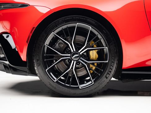 Used 2023 Aston Martin V8 Vantage Coupe RWD image 36