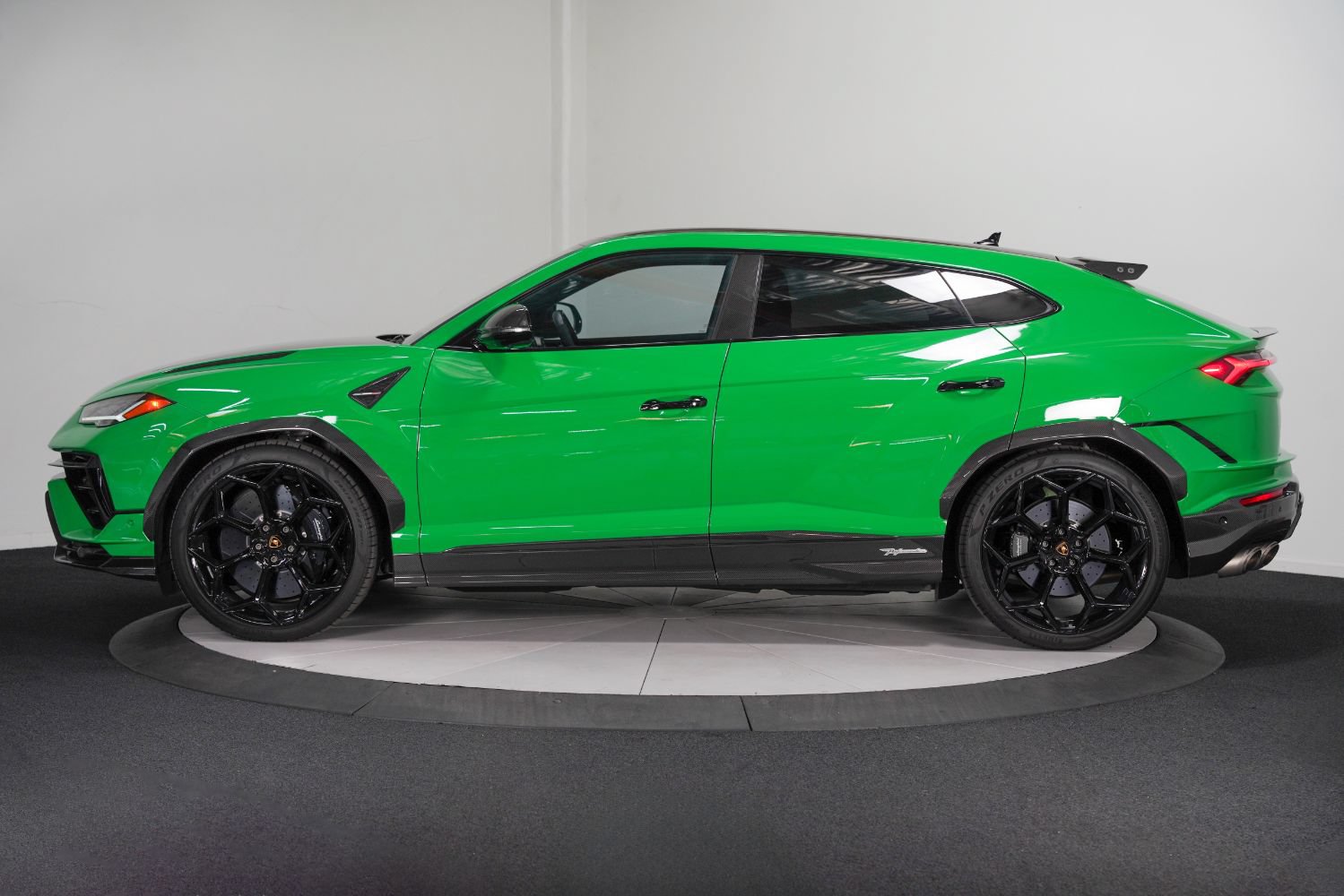 Used 2023 Lamborghini Urus Performante AWD/4WD image 7