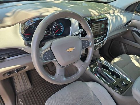 Used 2018 Chevrolet Traverse LT w/ LPO, Blackout Package AWD/4WD image 11