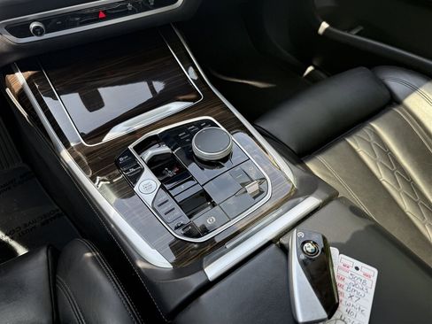 Used 2023 BMW X7 xDrive40i w/ Premium Package image 18