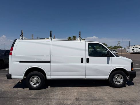 Used 2017 Chevrolet Express 2500 RWD image 14