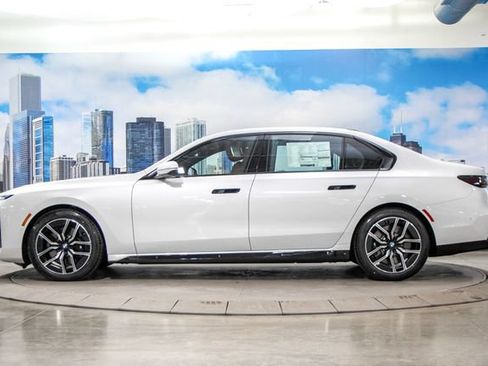 Used 2026 BMW 760i xDrive w/ Premium Package AWD/4WD image 6