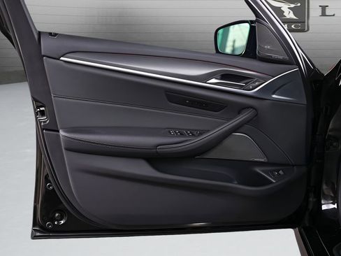 Used 2023 BMW 540i xDrive w/ Executive Package image 24