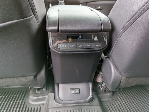 Certified 2024 Toyota Highlander XSE image 12