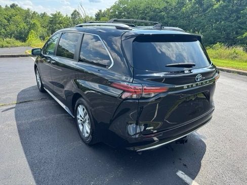 Used 2021 Toyota Sienna Limited AWD/4WD image 5
