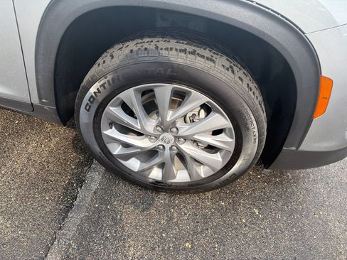 Certified 2025 Buick Enclave Preferred FWD image 30