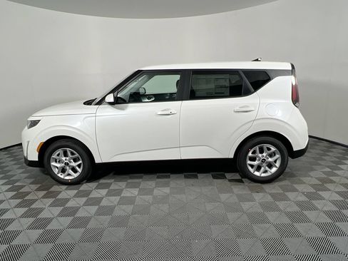 Used 2023 Kia Soul LX w/ Option Group 015 FWD image 8