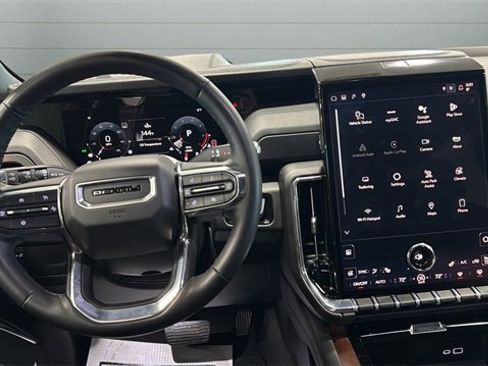 Used 2025 GMC Yukon XL Denali image 10