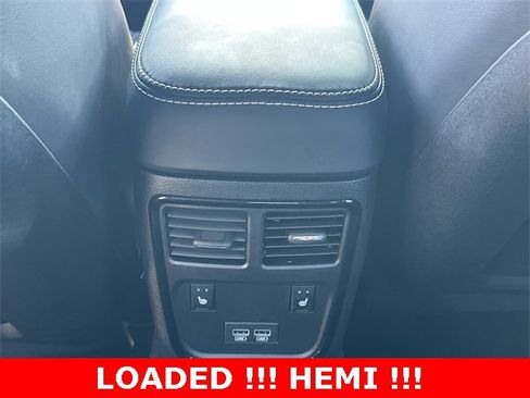 Used 2023 Chrysler 300 C image 33