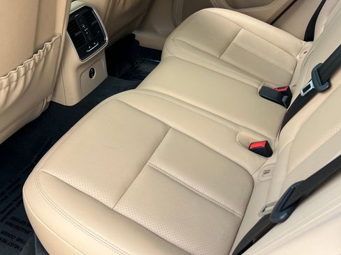 Used 2023 Porsche Macan AWD/4WD image 21