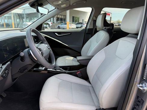 Certified 2024 Kia Niro EX FWD image 19