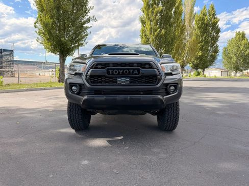 Used 2020 Toyota Tacoma TRD Off-Road AWD/4WD image 13