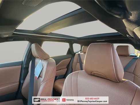 New 2025 Toyota Crown Signia Limited image 12