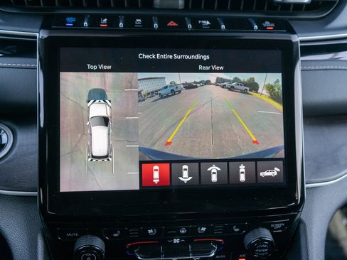 Used 2023 Jeep Grand Cherokee 4WD 4xe w/ Luxury Tech Group II image 20