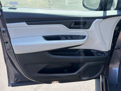Used 2025 Honda Odyssey EX-L image 8