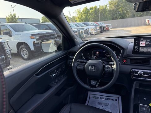 Used 2025 Honda Pilot Black Edition image 21