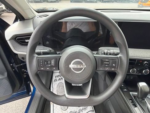 Used 2025 Nissan Kicks SV AWD/4WD image 24