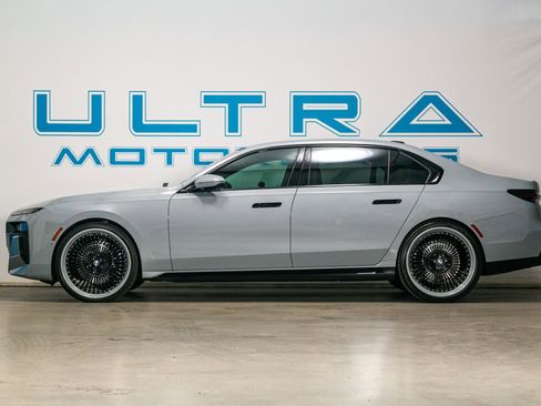 Used 2024 BMW 740i w/ Premium Package 2 RWD image 3