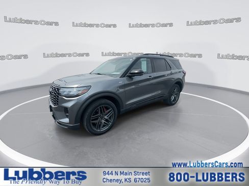 Used 2025 Ford Explorer ST-Line w/ ST-Line Street Pack AWD/4WD image 4
