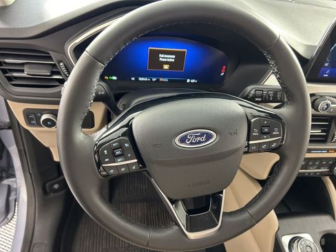 Used 2022 Ford Escape SEL w/ Technology Package image 16
