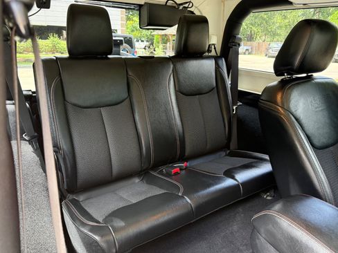 Used 2016 Jeep Wrangler Sahara AWD/4WD image 38
