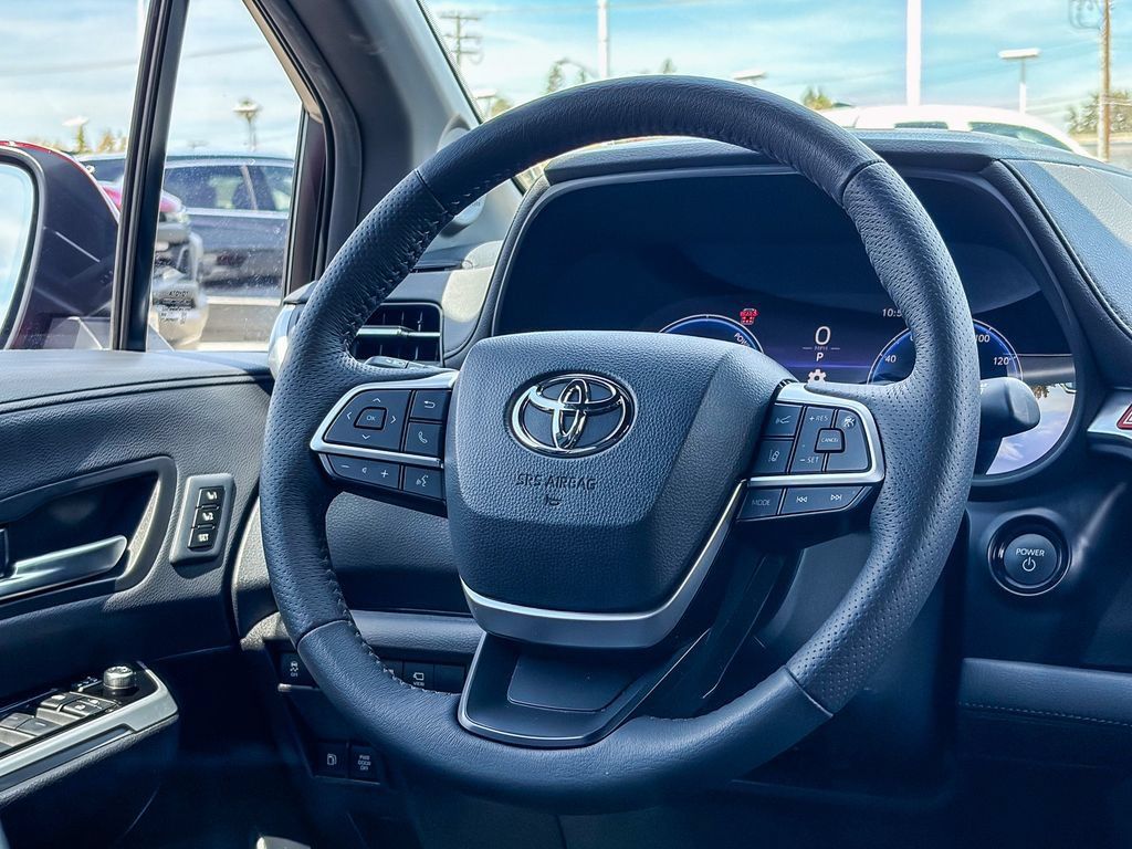 Used 2025 Toyota Sienna Platinum AWD/4WD image 18