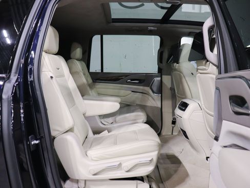 Certified 2022 Cadillac Escalade ESV Sport Platinum image 23