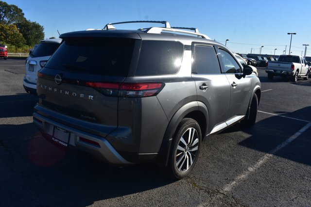 Used 2024 Nissan Pathfinder Platinum FWD image 5