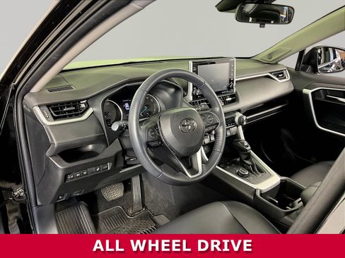 Used 2022 Toyota RAV4 XLE Premium AWD/4WD image 17