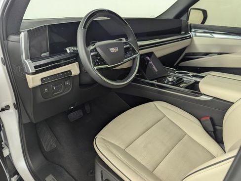 Used 2025 Cadillac Escalade Sport image 12