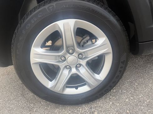 Used 2023 Jeep Compass Latitude AWD/4WD image 12