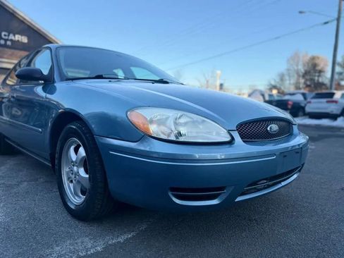 Used 2005 Ford Taurus SE FWD image 1