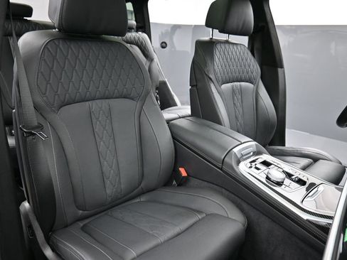 Used 2025 BMW X7 M60i AWD/4WD image 23