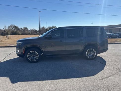 Used 2023 Jeep Wagoneer Series II image 2